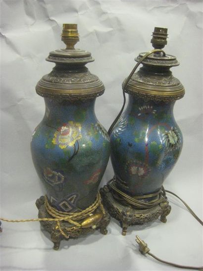 null Paire de vases cloisonnés montés en lampe, monture en bronze doré
H : 37 cm
(accidents...