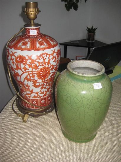 null Vase chinois Balustre « porcelaine à fines craquelures »  vert    
 XIX ème...
