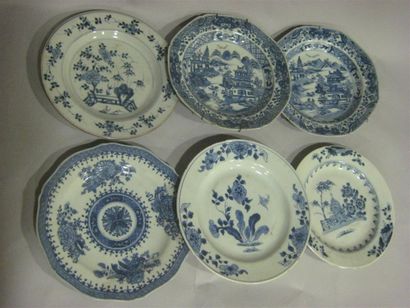 null Lot de 6 assiettes en porcelaine Chinoise bleu blanc dont une paire 			
