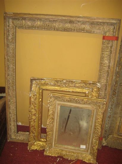 null Lot comprenant :
- Trois cadres en bois et stuc doré, Dim vue : 66 x 117,5 cm...