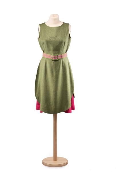 BALMAIN Boutique 
Robe et sous robe en lin vert et rose avec sa ceinture bicolor...