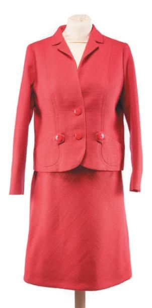 MOLYNEUX Tailleur jupe en lainage rouge.