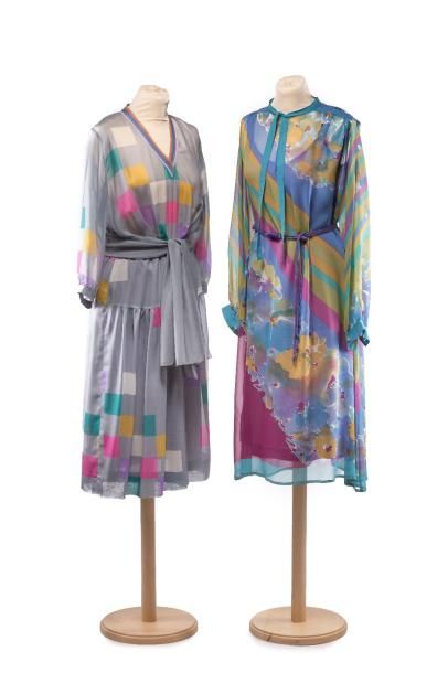null LOT de trois robes d'été en mousseline, soie et coton, à motifs multicolores...