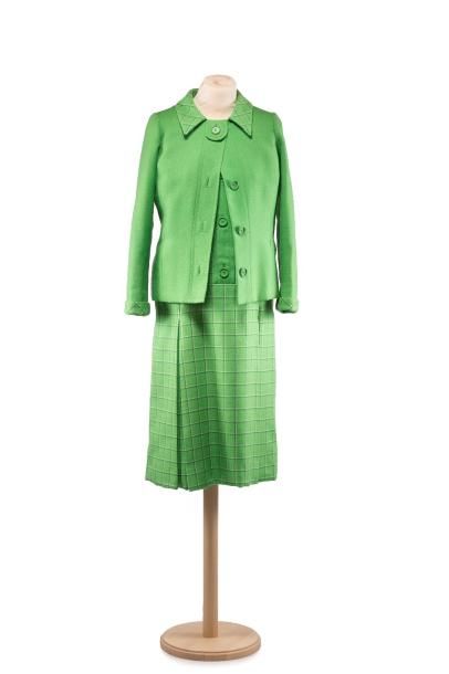 MOLYNEUX (attribué à) 
Ensemble robe et veste en lainage vert à carreau.