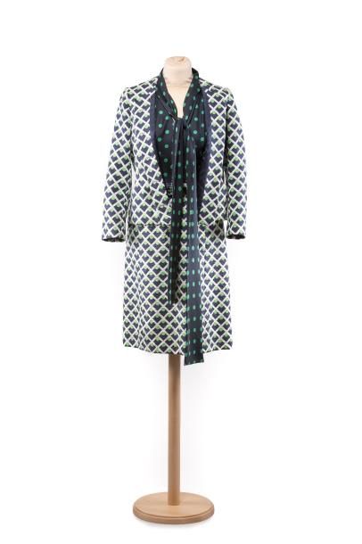 Pierre BALMAIN boutique 
Ensemble robe et sa veste en piqué de coton à motifs bleu...