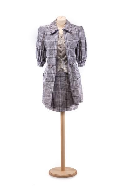 Jean Louis SCHERRER Haute couture
N°007554, N°007547.
Ensemble tailleur jupe en lainage...