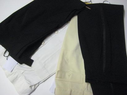 SAINT LAURENT Rive Gauche 
Quatre pantalons dont un pantalon de smoking noir (taille...