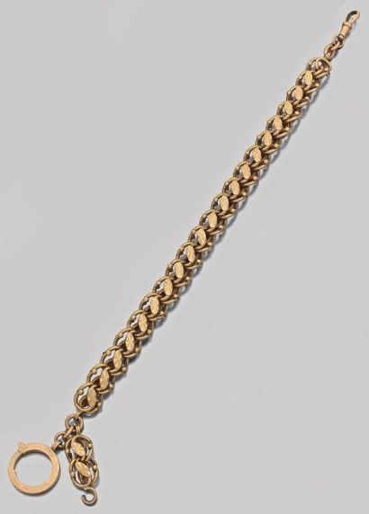 null Deux chaînes giletières en or rose (750 millièmes):
- une ajouré à motifs d'anneaux...