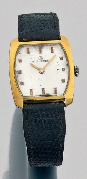 BUCHERER Bracelet montre «tonneau» en or jaune (750 millièmes). Cadran satiné, index...