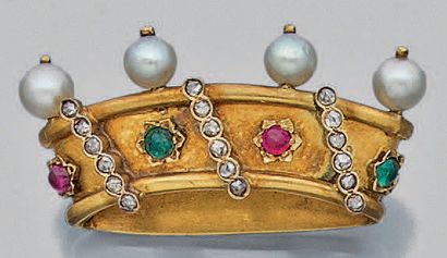 null Broche en or jaune 18K (750) faite d'une couronne de baron ornée de quatre perles...