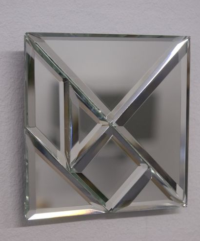 Suzy Lelievre Tamgram-Vanité, 9 x 9 cm, miroirs,2010 Diplômée de l'Ecole nationale...