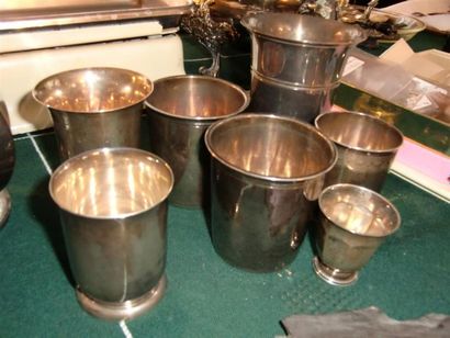 null Lot de 6 timbales en argent de tailles différentes (dont une poinçon Michel...