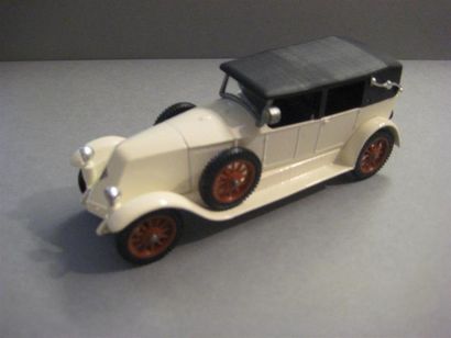 null Renault, 40 chevaux, 1926, métal. Solido. 