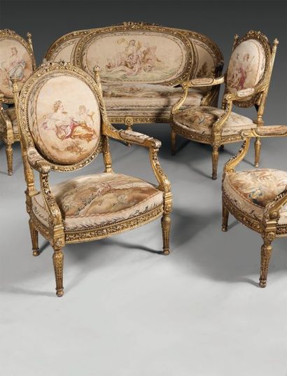 null Important mobilier de salon en bois doré, comprenant une suite de 4 larges fauteuils...