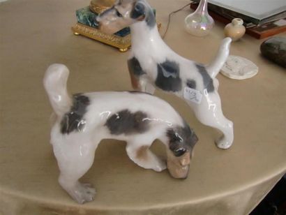 null Deux fox terriers en porcelaine de Danemark
Haut du plus grand : 16 cm