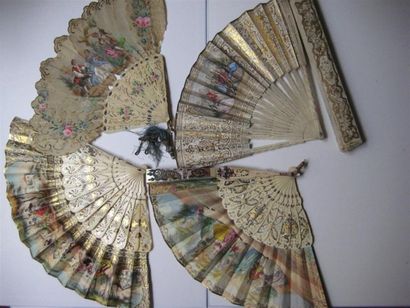 null Lot de 4 éventails XIXème, montures en os, feuilles en papier à décor de scènes...
