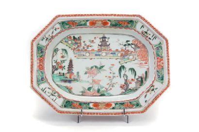 CHINE - Époque KANGXI (1662-1722) Présentoir à pans coupés en porcelaine décorée...