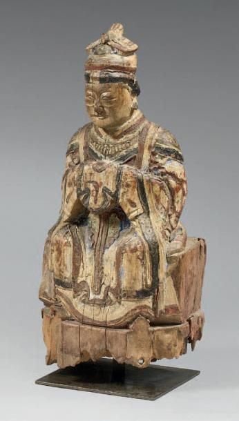 CHINE - XIXe siècle Statuette de dignitaire en bois à traces de polychromie, assis...