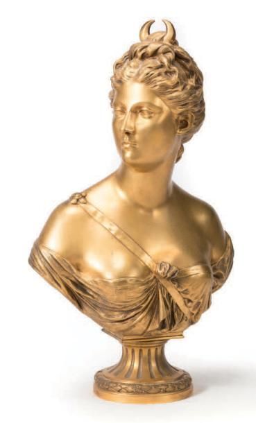 Jean HOUDON d'après Buste de Diane
Bronze doré.
Portant au dos: «Houdon sculpt.».
Cachet...