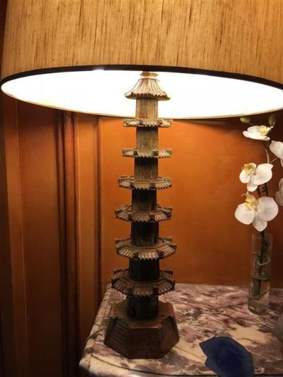 null Deux lampe "pagode" en pierre dure.
Chine
H : 43 cm
On joint une lampe chinois...