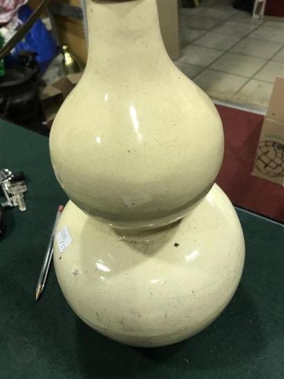 null Vase gourde monté en lampe Ming XIII 
H : 32 cm
(Accidents et restaurations...