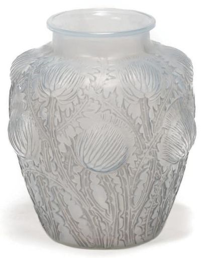 RENE LALIQUE (1860-1945) 
Vase «Domrémy» (1926). Épreuve en verre opalescent soufflé...