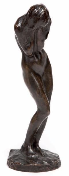 BERNHARD HOETGER (1874-1949) 
Pleureuse
Bronze patiné portant sur le dessus de la...