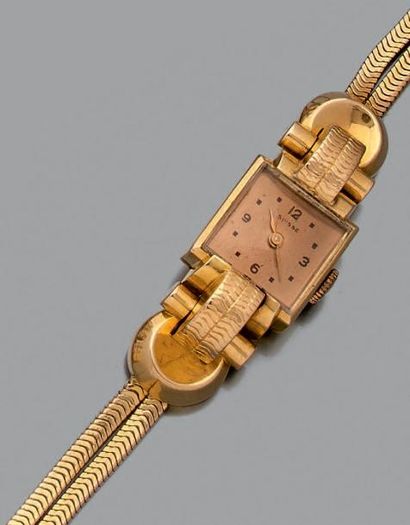 null Bracelet-montre carrée de dame en or jaune (750 millièmes) partiellement guilloché....