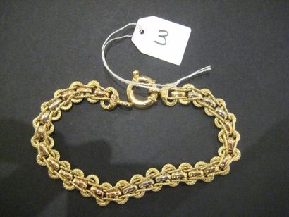 null Bracelet en or jaune (750 millièmes) guilloché et ciselé à motifs ovales et...