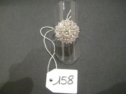 null Bague «cocktail» circulaire en or gris (750 millièmes) serti de diamants taille...