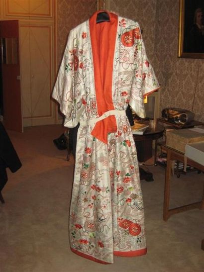 null Kimono à motif de végétaux.

