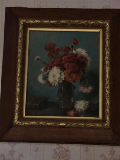null Jules LAURENS (1825-1901)
Bouquet de chrysantèmes
Huile sur toile signée en...