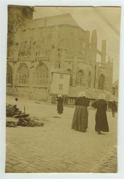 null Photographe non identifié. Ensemble de 26 photographies vers 1900 : Brest, Vitré,...