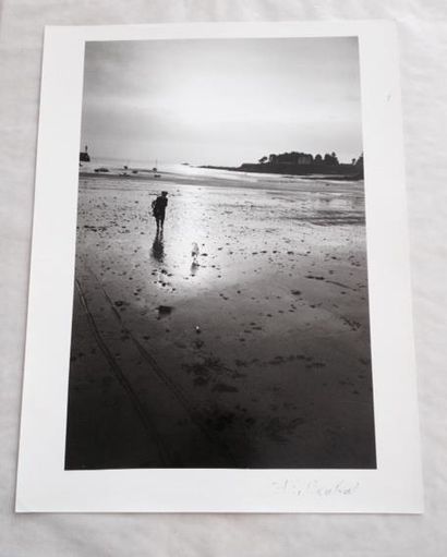 null Edouard BOUBAT (1923-1999). Bretagne, une plage, 1976. Tirage argentique d'époque,...