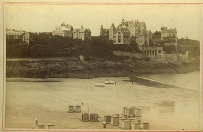 null LESTURGEON. Quatre photographies de Dinard et environs, vers 1880. Tirages albuminés...