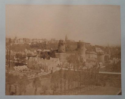 null BAUDELAIRE (c.1830-1880) & BOUSSETON (1823- ?). Huit photographies de la ville...