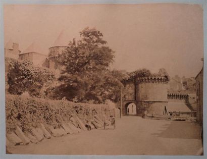 null BAUDELAIRE (c.1830-1880) & BOUSSETON (1823- ?). Huit photographies de la ville...