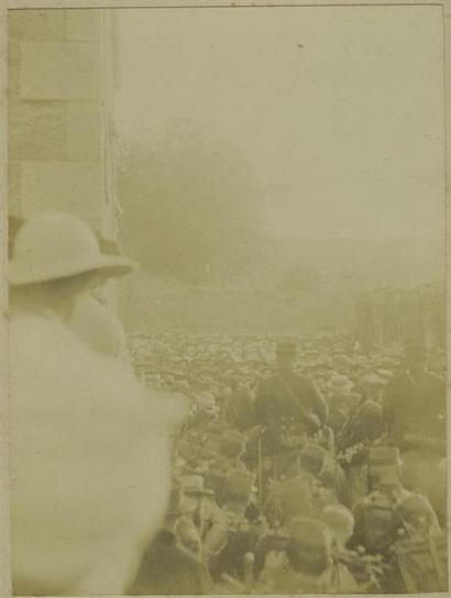 null Photographe amateur. Roscoff, expulsion des religieuses par l'armée, août 1902....