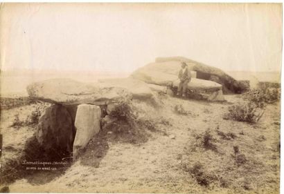 null MIEUSEMENT. Deux photographies : Dolmen du Mané-Lud à Locmariaquer et Vieilles...