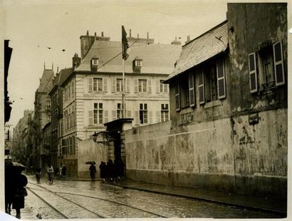 null Photographes non identifiés. Dix-huit photographies de Brest 1896-1935. Tirages...