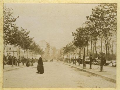null Photographes non identifiés. Dix-huit photographies de Brest 1896-1935. Tirages...