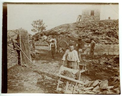 null Paul GENIAUX (1873-1929). Treize photographies : les ardoisiers à Rochefort...