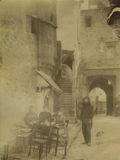 null Ensemble de 84 photographies, la plupart Bretagne, vers 1880-1891. Tirage albuminés...