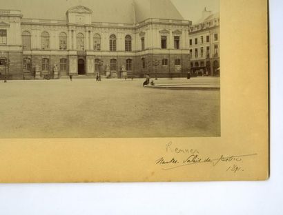 null Photographe non identifié. Rennes, le palais de Justice, 1891. Tirage albuminé...