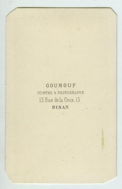 null GOUNOUF. Une rue de Dinan, vers 1860. Tirage albuminé d'époque, 9 x 5,4 cm,...