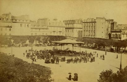 null Photographe non identifié. Brest, place du Champ de Bataille, vers 1880-1885....