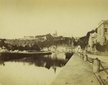 null L. ROSSE. Dinan, vue de la ville, vers 1870. Tirage albuminé d'époque, 18,1...