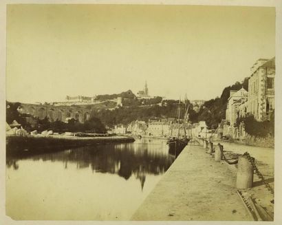 null L. ROSSE. Dinan, vue de la ville, vers 1870. Tirage albuminé d'époque, 18,1...