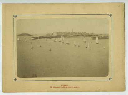 null Photographe non identifié.  Saint Malo, deux (2) épreuves vers 1880.  Le quai...