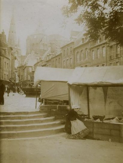 null Photographe non identifié. Soixante et une (61) photographies Bretagne, 1899....